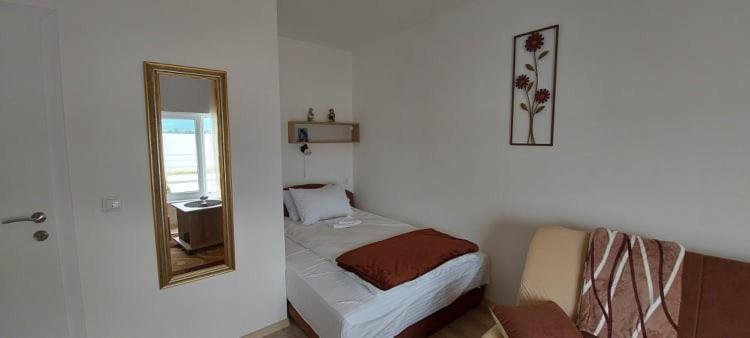 Fenix Apartment & Rooms Vinci Exterior foto